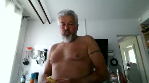 Snapshot of berg_boy chatting on May 9, 5:56 am Martin online show from May 9, 5:56 am