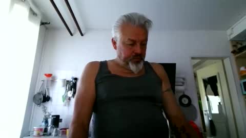 Snapshot of berg_boy chatting on May 16, 8:33 am Martin online show from May 16, 8:33 am