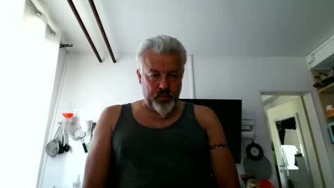 Snapshot of berg_boy chatting on May 19, 10:54 am Martin online show from May 19, 10:54 am