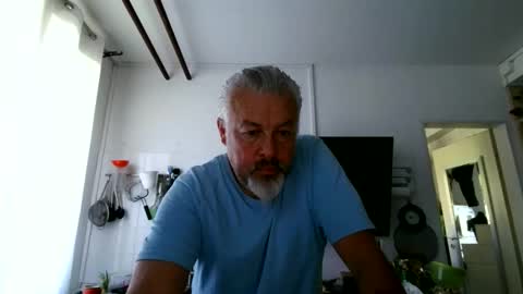 Snapshot of berg_boy chatting on May 24, 6:51 am Martin online show from May 24, 6:51 am