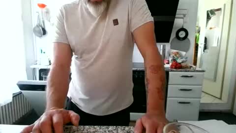 Snapshot of berg_boy chatting on June 1, 10:39 am Martin online show from June 1, 10:39 am