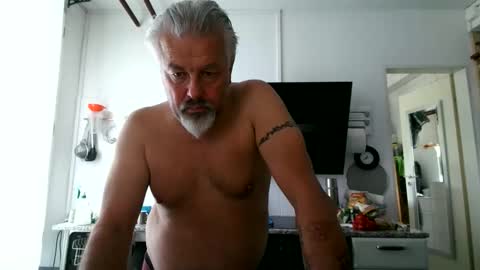 Snapshot of berg_boy chatting on June 2, 10:39 am Martin online show from June 2, 10:39 am