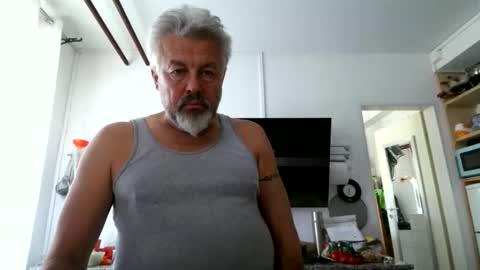 Snapshot of berg_boy chatting on June 4, 10:32 am Martin online show from June 4, 10:32 am