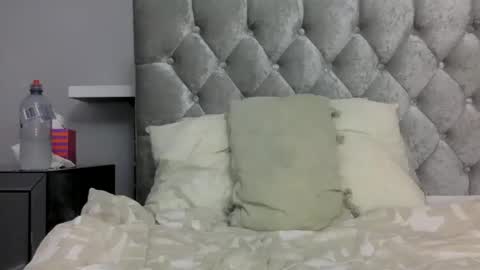 tixxie  online show from December 15, 4:59 pm