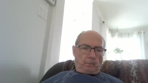 bernard1102 online show from April 22, 1:01 pm