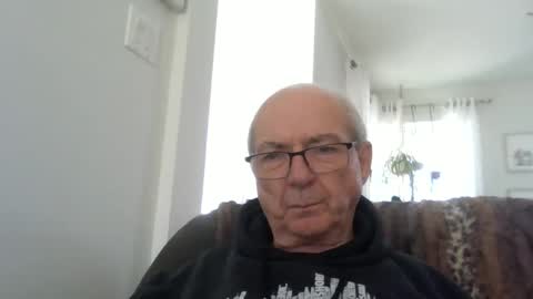 Snapshot of bernard1102 chatting on May 13, 1:41 pm bernard1102 online show from May 13, 1:41 pm