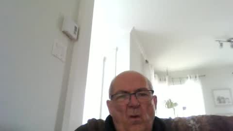 Snapshot of bernard1102 chatting on May 21, 1:07 pm bernard1102 online show from May 21, 1:07 pm