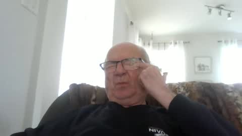Snapshot of bernard1102 chatting on May 27, 2:14 pm bernard1102 online show from May 27, 2:14 pm