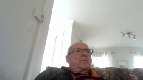 Snapshot of bernard1102 chatting on May 29, 1:09 pm bernard1102 online show from May 29, 1:09 pm
