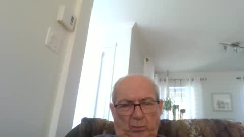 Snapshot of bernard1102 chatting on May 30, 12:35 pm bernard1102 online show from May 30, 12:35 pm