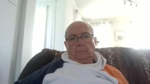 Snapshot of bernard1102 chatting on June 2, 7:49 pm bernard1102 online show from June 2, 7:49 pm
