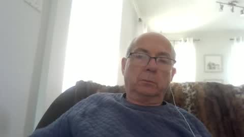 Snapshot of bernard1102 chatting on June 4, 4:02 pm bernard1102 online show from June 4, 4:02 pm