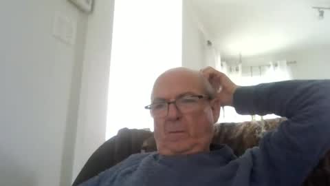 Snapshot of bernard1102 chatting on June 5, 2:12 pm bernard1102 online show from June 5, 2:12 pm
