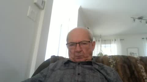 Snapshot of bernard1102 chatting on June 17, 1:34 pm bernard1102 online show from June 17, 1:34 pm