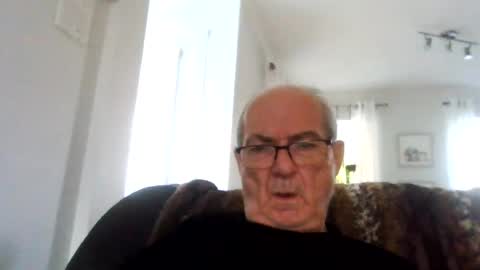 bernard1102 online show from August 5, 11:02 am