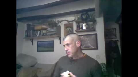 Snapshot of bernichaoss77 chatting on December 31, 8:45 pm bernichaoss77 online show from December 31, 8:45 pm