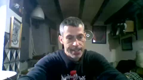 Snapshot of bernichaoss77 chatting on December 22, 5:37 am bernichaoss77 online show from December 22, 5:37 am