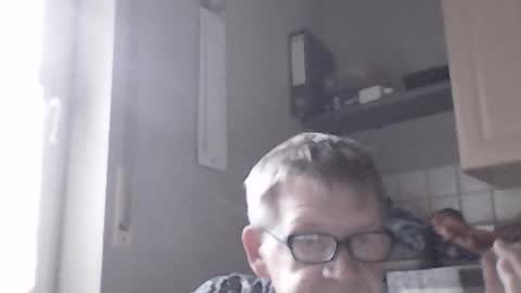 Snapshot of bernie6004 chatting on July 10, 7:05 pm bernie6004 online show from July 10, 7:05 pm