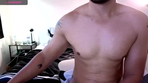 Snapshot of berriess_ chatting on October 18, 12:06 pm berriess_ online show from October 18, 12:06 pm