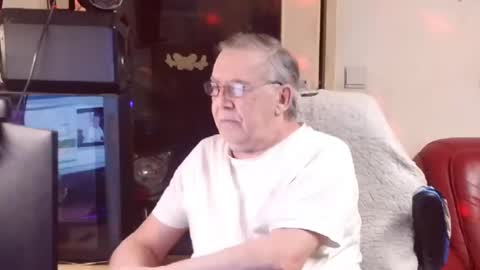 Snapshot of best127 chatting on March 7, 7:16 pm jean online show from March 7, 7:16 pm