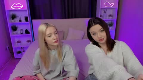 Snapshot of best_trip chatting on January 27, 8:28 pm Danny and Kira online show from January 27, 8:28 pm