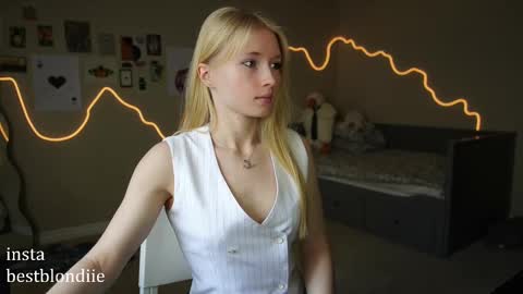 Chloe Next stream on Friday online show from March 3, 5:50 pm