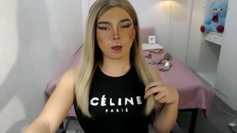 Snapshot of bestgirljulia chatting on September 22, 4:47 am bestgirljulia online show from September 22, 4:47 am