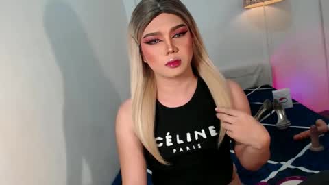 Snapshot of bestgirljulia chatting on November 19, 1:27 am bestgirljulia online show from November 19, 1:27 am