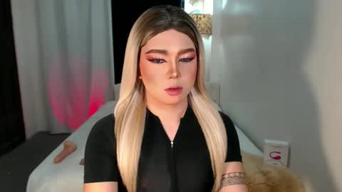 Snapshot of bestgirljulia chatting on December 1, 4:28 am bestgirljulia online show from December 1, 4:28 am