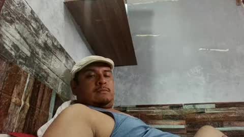 Snapshot of beto471292 chatting on July 4, 9:32 pm beto471292 online show from July 4, 9:32 pm