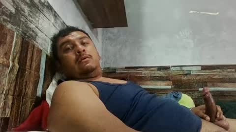 Snapshot of beto471292 chatting on July 5, 9:00 pm beto471292 online show from July 5, 9:00 pm
