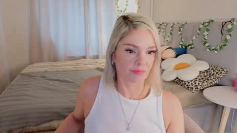 Snapshot of betty_brock chatting on May 31, 1:14 am Betty online show from May 31, 1:14 am