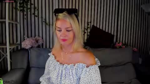 Snapshot of betty_brock chatting on June 14, 1:03 am Betty online show from June 14, 1:03 am