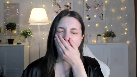 Snapshot of betty_hudson_ chatting on December 14, 3:34 am Betty online show from December 14, 3:34 am