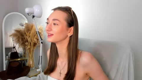 Snapshot of betty_watts chatting on June 18, 1:17 am Kelly online show from June 18, 1:17 am