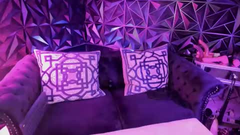 NatashaxoBangs online show from April 8, 1:49 am