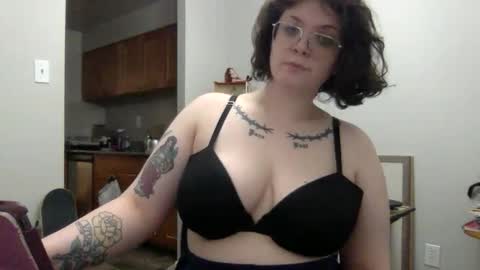 Snapshot of bettycake666 chatting on October 24, 2:41 am Betty Cake online show from October 24, 2:41 am