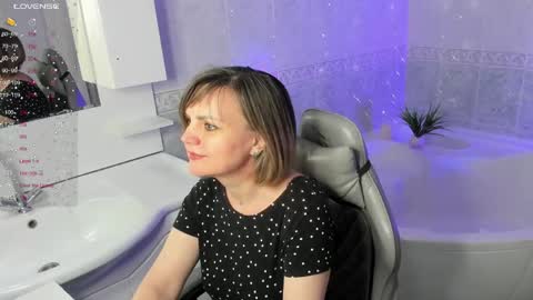 Snapshot of bettygibsonn chatting on March 24, 8:19 am Betty online show from March 24, 8:19 am