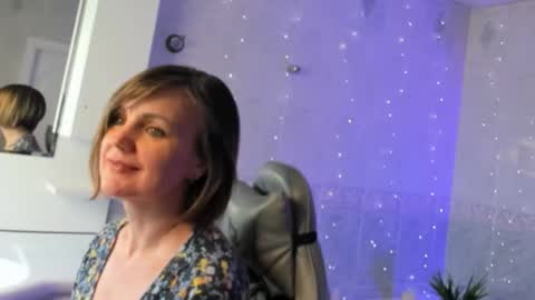 Snapshot of bettygibsonn chatting on March 26, 8:09 am Betty online show from March 26, 8:09 am