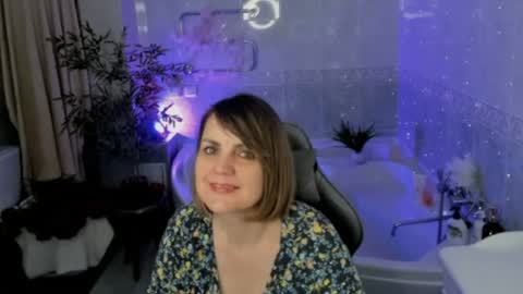 Snapshot of bettygibsonn chatting on March 30, 8:15 am Betty online show from March 30, 8:15 am