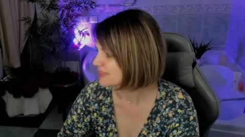 Snapshot of bettygibsonn chatting on March 31, 8:04 am Betty online show from March 31, 8:04 am