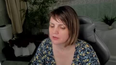 Snapshot of bettygibsonn chatting on April 1, 1:41 pm Betty online show from April 1, 1:41 pm