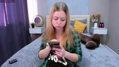 Mila Sweet online show from September 16, 4:35 am