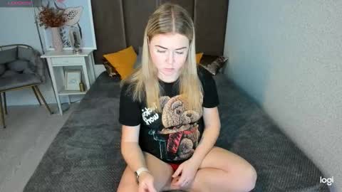 Mila Sweet online show from November 14, 4:44 am