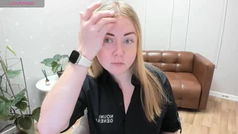 Mila Sweet online show from November 28, 4:59 am