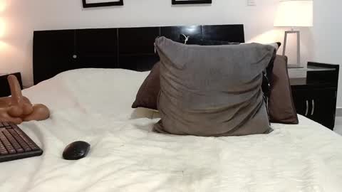 Snapshot of betzabeth_1 chatting on February 5, 10:33 pm Catalina online show from February 5, 10:33 pm