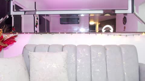 Nicolle Aviles online show from December 15, 5:56 am