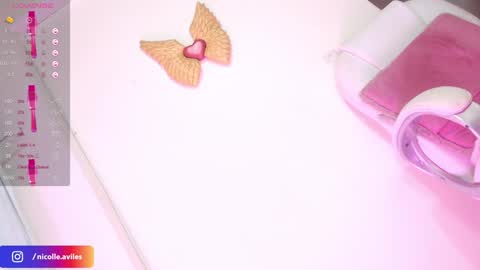 Nicolle Aviles online show from December 20, 1:00 pm