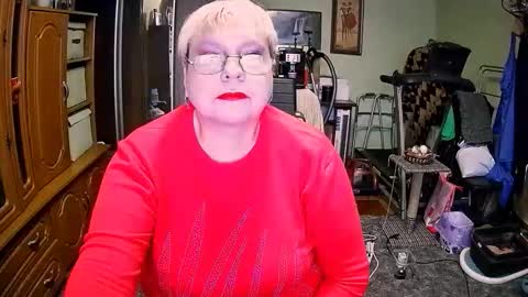 BeverlyQCynia online show from October 22, 1:44 pm