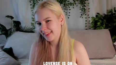 Eliz online show from November 23, 1:49 am